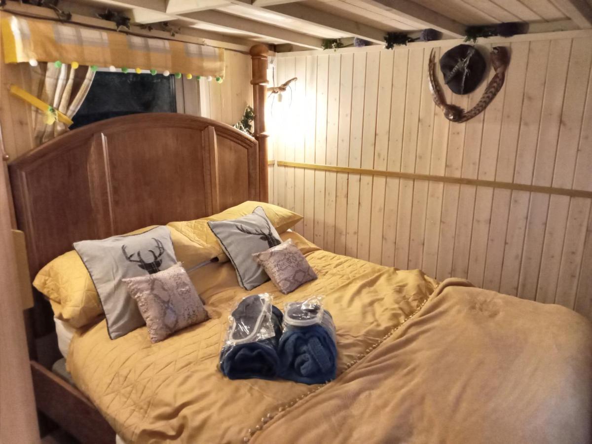Glamping Malvern Shepherd Hut Exterior photo