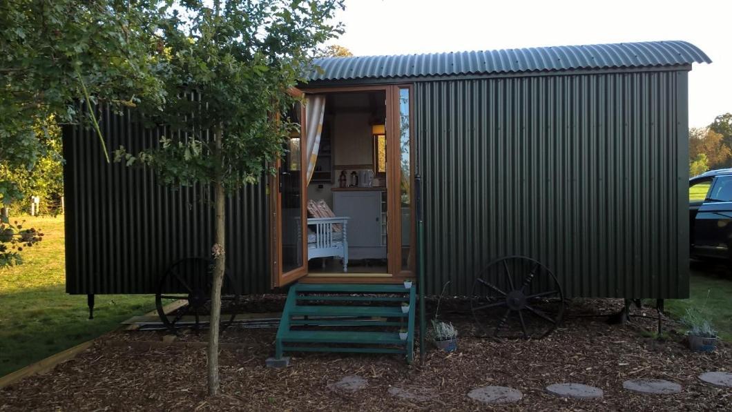 Glamping Malvern Shepherd Hut Exterior photo